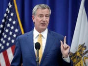 New Yorks Bürgermeister De Blasio sieht in der kontrollierten Heroinabgabe einen möglichen Weg, um dem zunehmenden Missbrauch von Opioiden Herr zu werden. (Bild: KEYSTONE/AP/JULIO CORTEZ)