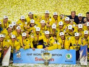 Als Titelverteidiger startet Schweden zur Eishockey-WM in Dänemark. "Tre Kronor" gehört zusammen mit Kanada und Olympiasieger Russland auch dieses Mal wieder zu den Favoriten (Bild: KEYSTONE/AP/MARTIN MEISSNER)