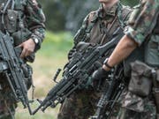 Die kantonalen Militärdirektoren wollen den Orientierungstag zur Armee für Frauen nicht für obligatorisch erklären. (Themenbild) (Bild: KEYSTONE/GAETAN BALLY)