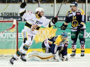Leonardo Fuhrer (links) jubelt künftig für die Rapperswil-Jona Lakers (Bild: KEYSTONE/PETER SCHNEIDER)