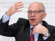 In der von Finanzminister Ueli Maurer Anfang Februar präsentierten Staatsrechnung ist es zu fehlerhaften Buchungen gekommen. Aufgedeckt wurden sie offenbar von der Eidgenössischen Finanzkontrolle, die bereits zuvor Rückstellungen in der Staatsrechnung kritisiert hatte. (Bild: KEYSTONE/LUKAS LEHMANN)