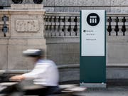 Der Rückversicherer Swiss Re vermeldet zwar weniger Gewinn im ersten Quartal; Grund dafür waren jedoch Rechnungslegungsvorschriften. Operativ machte der Rückversicherer vorwärts. (Bild: KEYSTONE/CHRISTIAN MERZ)