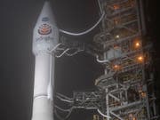Die "Atlas"-Trägerrakete vor dem Start zum Mars auf der Vandenberg Air Force Base in Kalifornien. (Bild: KEYSTONE/AP NASA/NASA/BILL INGALLS)