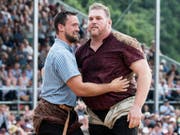 Zwei, die sich kennen: Kilian Wenger und Christian Stucki (Bild: KEYSTONE/PETER SCHNEIDER)