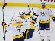 Der Torschütze Yannick Weber jubelt mit seinen Teamkollegen (Archivaufnahme) (Bild: KEYSTONE/AP The Canadian Press/JOHN WOODS)
