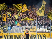 Die YB-Fans bejubeln Tore und Punkte am Laufmeter (Bild: KEYSTONE/JEAN-CHRISTOPHE BOTT)