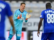 Die Lage ist ernst: Lausannes Keeper Thomas Castella ortet eine gewisse Panik in seinen Reihen (Bild: KEYSTONE/LAURENT GILLIERON)