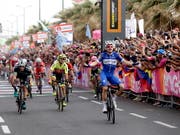 Elia Viviani setzte sich erneut im Massenspurt durch (Bild: KEYSTONE/EPA/ABIR SULTAN)