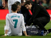 Ronaldo muss sich nach seinem 1:1-Ausgleich pflegen lassen (Bild: KEYSTONE/AP/EMILIO MORENATTI)