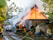 Beim Hausbrand in Böel im deutschen Bundesland Schleswig-Holstein kam ein fünfjähriges Mädchen ums Leben. (Bild: Keystone/DPA/BENJAMIN NOLTE)