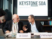 Der erste Auftritt von Ueli Eckstein als Verwaltungsratspräsident von Keystone-SDA (links), neben seinem neuen Vize Matthias Hagemann (rechts). (Bild: KEYSTONE/ENNIO LEANZA)