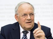 Bundesrat Johann Schneider-Ammann zeigte sich überzeugt, dass sich die einwöchige Reise mit einer 50-köpfigen Delegation in die Mercosur-Staaten trotz der grossen Aufwandes gelohnt hat. (Bild: Keystone/PETER KLAUNZER)