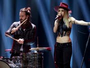 Es hat nicht sollen sein: Das Schweizer Geschwisterpaar ZiBBZ hat es trotz einer überzeugenden Darbietung nicht in den Final des 63. Eurovision Song Contests geschafft. (Bild: Keystone/AP/ARMANDO FRANCA)