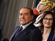 Silvio Berlusconi und Maria Stella Gelmini, die sich der Lega-Forderung nach dem Verzicht auf eine Regierungsbeteiligung widersetzen. (Bild: KEYSTONE/EPA ANSA/ETTORE FERRARI)