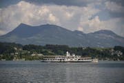Auch die «Stadt Luzern» trug zum erfreulichen Geschäftsergebnis der Schifffahrtsgesellschaft des Vierwaldstättersees bei. | Bild: Pius Amrein (Luzern, 8. Mai 2018)