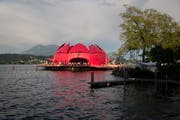 Die Gästival-Seerose im Abendlicht beim Luzerner Inseli. (Bild: Manuela Jans, Luzern, 11. Juni 2015)