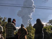 Sechs Kilometer hohe Rauchsäule: der neu ausgebrochene Vulkan Merapi auf der indonesischen Insel Java. (Bild: KEYSTONE/AP/SLAMET RIYADI)