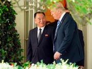 US-Präsident Donald Trump hat den nordkoreanischen Unterhändler Kim Yong Chol am Freitag im Weissen Haus in Washington empfangen. (Bild: KEYSTONE/AP/ANDREW HARNIK)