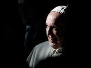Am 21. Juni zelebriert er eine Messe in Genf: Papst Franziskus. Die Tickets für die Eucharistiefeier sind bereits ausverkauft. (Bild: Keystone/AP/GREGORIO BORGIA)