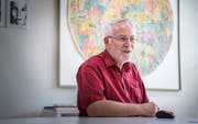 Schulleiter Walter Strasser in seinem Büro an der Sekundarschule Müllheim. (Bild: Andrea Stalder)