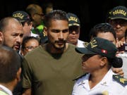 Paolo Guerrero, der Captain der peruanischen Nationalmannschaft, wird trotz eines positiven Dopingtests an der Weltmeisterschaft in Russland spielen. (Bild: KEYSTONE/AP/MARTIN MEJIA)