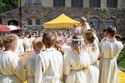 Pfarrer Wendelin Bucheli hielt an Fronleichnam die Heilige Messe. (Bild: Otto Epp (Bürglen, 31. Mai 2018))