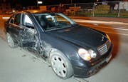 Die komplett zerstörte Seite des anderen Unfallautos. (Bild: Luzerner Polizei (Reiden, 31. Mai 2018))