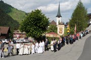 Die Flurprozession zog viele Gläubige an. (Bild: Franz Imholz, Spiringen, 31. Mai 2018)