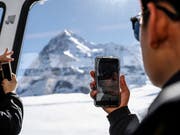 In Zukunft erschliesst nicht nur eine Zahnradbahn die Region Kleine Scheidegg/Eigergletscher, sondern auch eine neuen Seilbahn. Der Bund hat das Grossprojekt bewilligt. (Bild: KEYSTONE/PETER KLAUNZER)