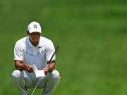 Tiger Woods ist auf den Greens wieder hoch konzentriert (Bild: KEYSTONE/FR171035 AP/DAVID DERMER)