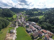 Das Benediktinerkloster und die hügelige Landschaft dominieren das Dorfbild von Fischingen. (Bild: Olaf Kühne)