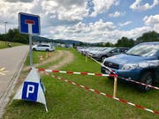 Trotz Parkplatzangebot empfehlen die Organisatoren am Samstag die Anreise mit dem öV. (Bild: Andrea Häusler)