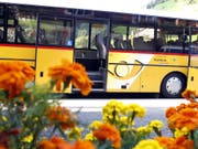 Die Aargauer Regierung fordert nach den Trickserein bei den PostAuto Geld zurück. (Bild: KEYSTONE/URS FLUEELER)