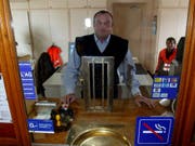 Werden immer seltener für Billettkäufe frequentiert: Schalter an Schweizer Bahnhöfen. (Bild: KEYSTONE/OLIVIER MAIRE)