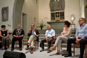 Im Kulturkloster Altdorf diskutierten Pia Tresch, Othmar Zgraggen, Tobias Haller, Rolf Infanger, Rahel Wunderli und Regierungsrat Urban Camenzind über die kollektive Nutzung von Weiden und Wäldern (von links). (Bild: Georg Epp (Altdorf, 8. Juni 2018))