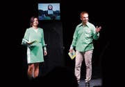 Aussergewöhnliche Ortsnamen haben es ihnen angetan: Judith Stadlin und Michael van Orsouw. (Bild: Werner Schelbert (Zug, 9. Juni 2018)