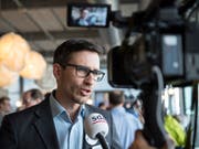Raffael Wüthrich vom Komitee der Vollgeld-Initiative zeigt sich trotz des klaren Neins zufrieden: Man habe einen Teil des Stimmvolks davon überzeugen konnten, dass es in Bezug auf die Geldschöpfung durch die Geschäftsbanken eine richtige Änderung brauche. (Bild: Keystone/PETER SCHNEIDER)