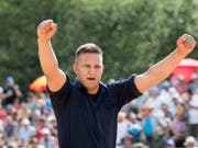 Lario Kramer, gefeierter Held auf dem Stoos (Bild: KEYSTONE/URS FLUEELER)