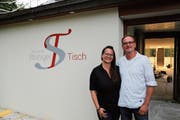 Die Fassade ist frisch gestrichen, im Innern fallen noch Arbeiten an: Das Wirtepaar freut sich auf die Eröffnung am 8. Juli. (Bild: Bilder: Jolanda Riedener)