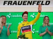 Stefan Küng winkt in seiner engeren Heimatregion vom Siegerpodest (Bild: KEYSTONE/ALEXANDRA WEY)