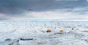 Ein Forschungscamp in Grönland in der Nähe von Kangerlussuaq. (Bild: Martin Zwick/Getty)