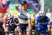 Peter Sagan ist einmal mehr der schnellste im Sprint. (Bild:Gian Ehrenzeller/KEY)