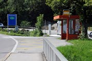 Postautohaltestelle in der Ei in Sarnen in Richtung Langis. (Bild Adrian Venetz (27. August 2015))