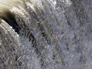 Schwellen sind gefährliche Flusshindernisse (Themenbild). Im bernischen Kirchberg wurde eine Schwelle einem afghanischen Mann zum Verhängnis. (Bild: KEYSTONE/ANDREE-NOELLE POT)