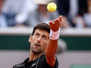 Bereit für die Rasensaison: Novak Djokovic scheint seine Enttäuschung nach dem Viertelfinal-Out am French Open gegen den italienischen Überraschungsmann Marco Cecchinato überwunden zu haben (Bild: KEYSTONE/EPA/YOAN VALAT)
