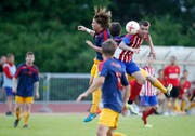 Severin Gut vom FC Horw (links) im Kopfballduell mit Cveto Churlinov vom FC Rotkreuz. (Bild: Stefan Kaiser (Rotkreuz, 05.Juni 2018))