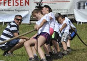 Die Schüler kennen die Technik des Seilziehens bereits ein wenig. (Bilder: Urs Nobel)