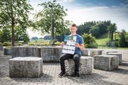 Zwei Schüler der SBW Häggenschwil haben als Abschlussarbeit einen Hoflädeli-Guide gestaltet. Bild: Sabrina Stübi.
