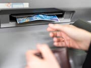 Schweizer Angestellten blieb letztes Jahr real weniger Geld in der Tasche. (Bild: KEYSTONE/CHRISTIAN BEUTLER)