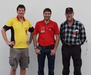 Von links: Andreas Odermatt, 2. Platz Gewehr, Robert Waser, bester Veteran, und Pistolensieger Pirmin Käslin. (Bilder Daniel Gander/PD)